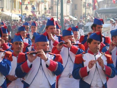 Saint Tropez brass band - Photographer Patrice De Bruyne - Fotolia.com