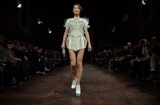 Défilé Iris Van Herpen - Photographe CHRISTOPHER MACSURAK (flickr.com) Salons mode Paris 2013 - Défilé Iris Van Herpen - Photographe CHRISTOPHER MACSURAK (flickr.com)