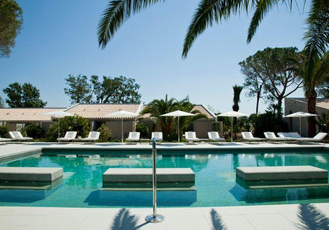 Design hotel Saint Tropez – The pool of the hotel Sezz
