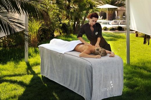 Spa Sezz by Payot - Outdoor Massage at hotel Sezz - Photographer Manuel Zublena